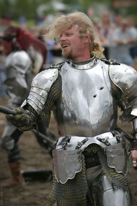 It’s Still Illegal to Wear a Suit of Armor inside the British Parliament - Neatorama Weird Collections, Plate Mail, Larp Inspiration, Paint Miniatures, Metal Armor, Plate Armor, Medieval England, A Knight's Tale, Miniature Models