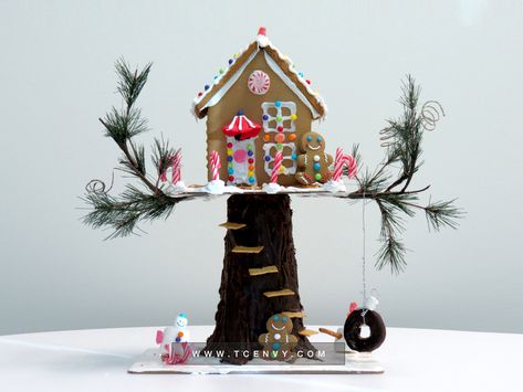 Gingerbread Treehouse Gingerbread Tree House, Gingerbread Treehouse, Cake Decorating Christmas, Christmas Tree Gingerbread, Decorating Christmas Tree, Cool Gingerbread Houses, Gingerbread Tree, Gingerbread House Designs, Christmas Tree Lots