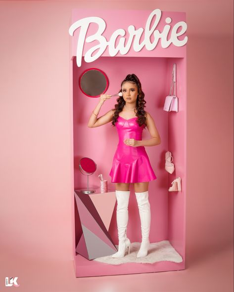 Barbie Poses Photoshoot, Barbie Poses, Barbie Photoshoot, Poses Photoshoot, Studio Photoshoot Ideas, Barbie Box, Barbie Outfits, Barbie Costume, Gorgeous Outfits