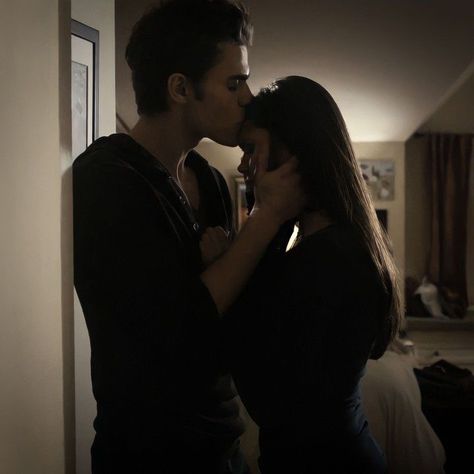 Stefan Salvatore And Elena Gilbert, Elena And Stefan, Stefan Elena, Tvd Dr, Paul Wesley Vampire Diaries, Lost Film, Vampire Diaries Movie, Vampire Diaries Stefan, Vampire Diaries Guys