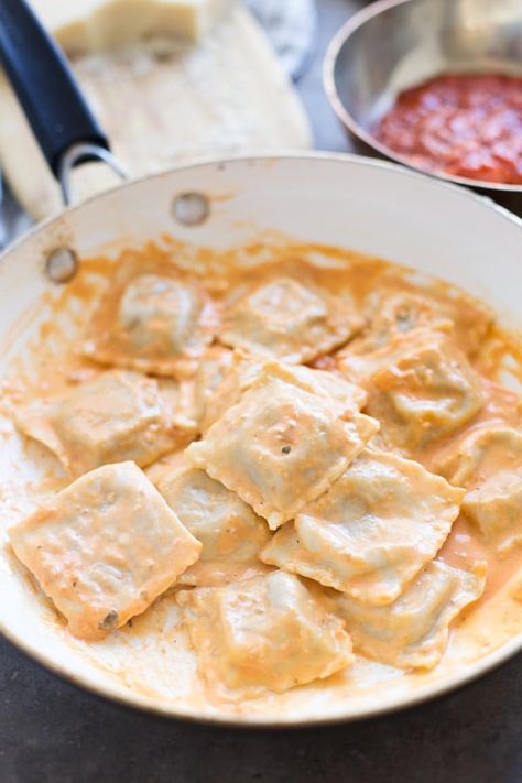 Homemade Bolognese Ravioli Bolognese Ravioli, Spaetzle Recipes, Easy Bolognese Sauce, Easy Bolognese, Ravioli Recipe Homemade, Ravioli Sauce, Homemade Bolognese, Parmesan Cheese Sauce, Stuffed Pasta