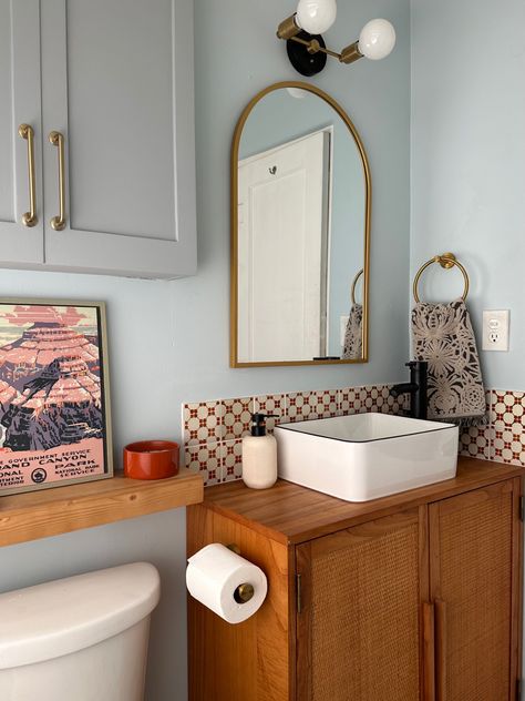 Cottage Modern Bathroom, Fun Family Bathroom, Bathroom 50's Style, Dark And Moody Kitchen Bohemian, Small Studio Bathroom, Eclectic Vintage Bathroom, Small Bathroom Ideas Gold Accents, Diy Home Bathroom, Yellow Bathroom Cabinet Ideas