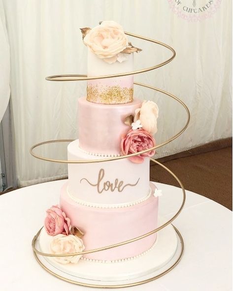 Cake stands & Wedding Props on Instagram: “I’m loving this version of the cake spiral! 😍😍😍 See Product tag 👆🏻 to buy!! REPOSTED from @sarashouseofcupcakes Zeena’s wedding cake no 2 at…” Wedding Cake Presentation, Unusual Wedding Cakes, Luxury Cake, Cake Flower, Lace Wedding Cake, Floral Wedding Cakes, Design Cake, Magic Cake, Fall Wedding Cakes