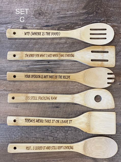 Funny Wooden Spoon Sayings, Wooden Spoon Crafts, Kitchen Spoons, Spoon Crafts, Todays Menu, Engraving Ideas, Christmas Gifts To Make, Spoon Gifts, Laser Cut Wood Crafts