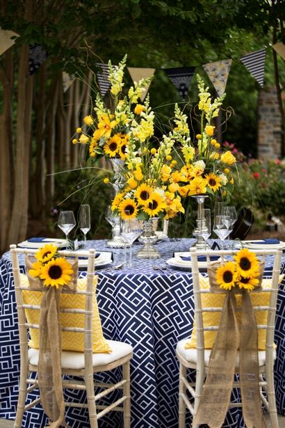 Current Wedding Trends, Southern Style Wedding, Rustic Wedding Decor Diy, Minimalist Gown, Orange Theme, Sunflower Theme, Urban Wedding Venue, Top Wedding Trends, Chevron Pillows