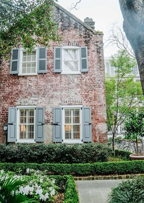 Charleston Brick House, Front Of Brick House Ideas, Charleston Brick Exterior, Charleston Exterior House, Historic Brick Homes Exterior, Colonial Style House Exterior, Historic House Exterior, Brick House Curb Appeal, Old Brick House Exterior