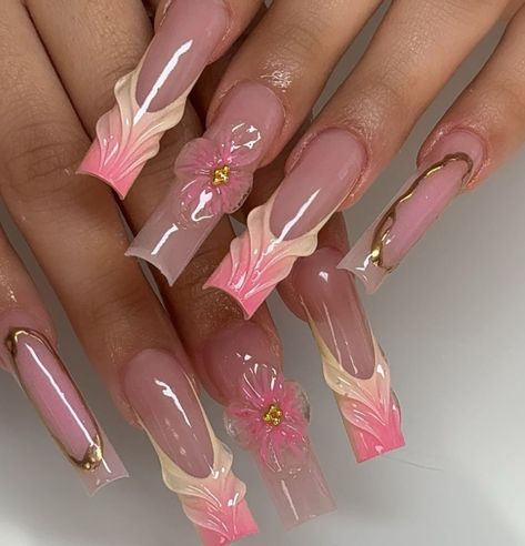 IG :: @/fany_nailsx Pink Gold Nails Design, August Acrylic Nails, Long Acrylic Nails Summer, Quinceanera Nails, Romantic Nails, Colored Acrylic Nails, Girly Acrylic Nails, Glow Nails, Y2k Nails