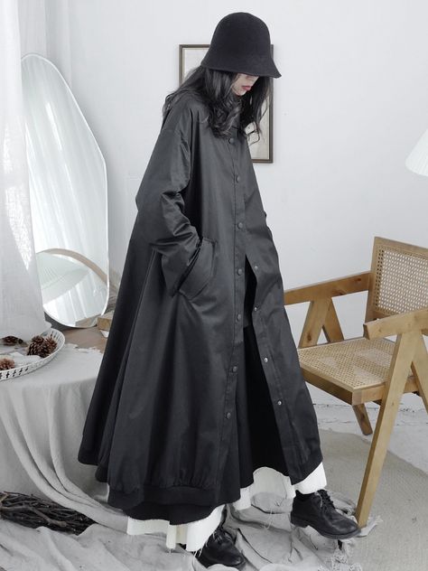 Coat Outfit Casual, Raincoat Outfit, Fashion Forms, Simple Chic, Coat Outfits, Loose Dress, Model Dress, Hijab Fashion, Boho Outfits