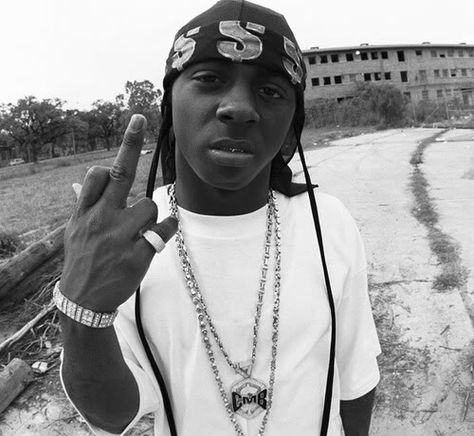 Middle Fingers Up Young Lil Wayne, Lil Wayne 90s, Lil Wayne Aesthetic, Vintage Braids, Lil Weezy, Lil Wayne News, Hip Hop Aesthetic, Drake Drizzy, Michael Carter