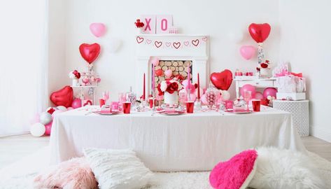 Galentines Party Decor, Crafting Party, Day Party Ideas, Pink Inspiration, Galentines Party, Diy Bachelorette Party, Valentine's Day Games, Galentines Day, The Perfect Girl