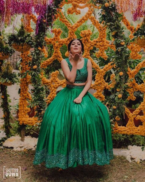 The Prettiest Deep Green Mehendi Lehengas We Spotted On Real Brides! Mehendi Ceremony Outfits Brides, Mehndi Ceremony Outfit For Bride, Mehandi Dresses For Brides, Mehendi Ceremony Outfits, Mehendi Outfits For Bride, Mehndi Dress For Bride, Mehandi Dress, Mehendi Dress, Mehndi Outfit