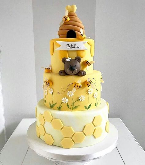 Honey bee bear cake, yellow cake, honey baby shower Torturi Baby Shower, Cardigan Til Baby, Bee Birthday Cake, Bumble Bee Cake, Honeycomb Cake, Bee Cakes, Bumble Bee Baby Shower, Honey Cake, Baby Cakes