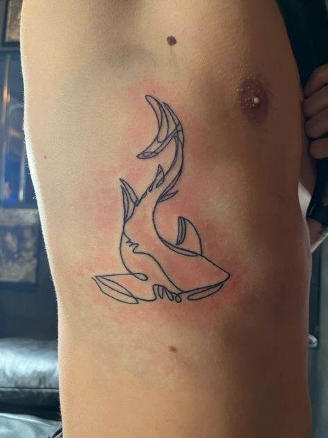 rib tattoo, ribcage tattoo, shark tattoo, simple tattoo, line work tattoo, tattoo inspo, small tattoo, big tattoo, animal tatttoo, men tattoo, women tattoo Shark Tattoo For Men, Rib Tattoos For Guys, Ribcage Tattoo, Shark Tattoo, Shark Tattoos, Collar Bone Tattoo, Rib Tattoo, Tattoo Placement, Minimal Tattoo