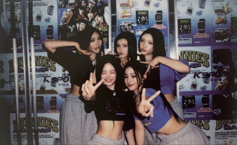 Newjeans Polaroid, Newjeans Header, Polaroid Book, New Jeans Style, Like U, New Pant, Boy Blue, 인물 사진, I Love Girls