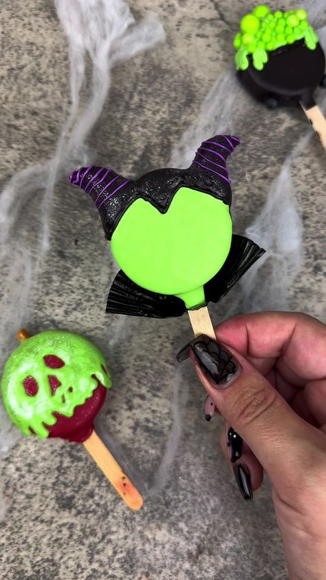 Maleficent Cake, Disney Villain Party, Halloween Dip, Villains Party, Cute Halloween Treats, Postres Halloween, Spooky Halloween Treats, Halloween Party Treats, Baking Hacks