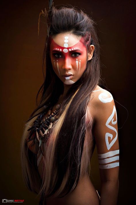 Indian Face Paints, Native American Makeup, Indian Halloween Costumes, Warrior Makeup, Native American Face Paint, Red Makeup Looks, Viking Warrior Woman, Native American Drawing, Navajo Women