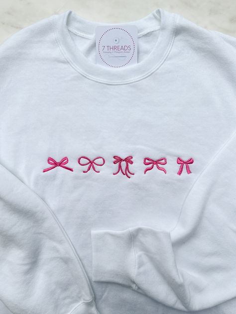 Cute Sweater Shirts, Coquette Embroidery Aesthetic, Preppy Embroidery Designs, Embroidered Bow Sweatshirt, Embroidered Hoodie Aesthetic, Winter Embroidery Sweatshirt, Patch Sweatshirt Ideas, Cute Sweaters Aesthetic, Pink Clothes Aesthetic