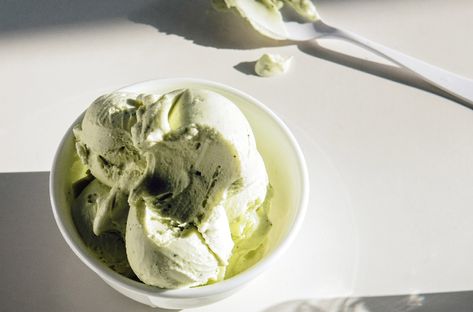 How to make mint gelato Edible Desserts, Mint Gelato, Gelato Maker, Gelato Recipe, Fresh Mint Leaves, Health Magazine, Seasonal Recipes, Soft Serve, Mint Leaves