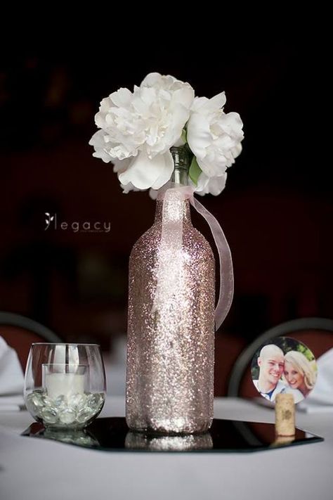 31 Beautiful Wine Bottles Centerpieces For Any Table-hometshetics (2) Wine Bottle Centerpieces, Silver Centerpiece, Bottle Centerpieces, Wine Bottle Diy, Wedding Centerpieces Diy, Diy Centerpieces, Diy Wine, Wine Bottle Crafts, Centre Pieces