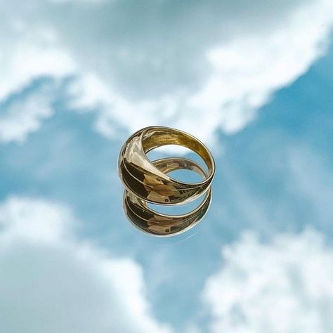 Ring Photoshoot, Photographing Jewelry, Ring Photography, Jewellery Photography Inspiration, Jewelry Product Shots, Creative Jewelry Photography, Jewelry Photography Styling, Jewelry Photoshoot, Dome Ring