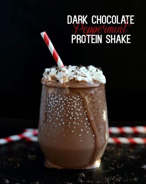 Dark Chocolate Peppermint Protein Shake - Fit Foodie Finds Peppermint Protein Shake, Simple Protein Shake Recipes, Healthy Protein Shake Recipes, Easy Protein Shakes, High Protein Smoothie Recipes, Healthy Protein Shakes, Best Protein Shakes, High Protein Smoothies, Protein Smoothies