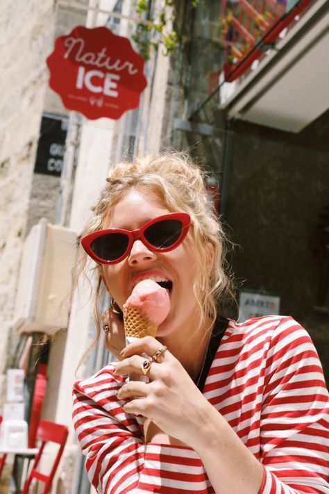 Isabella Thordsen, Ice Cream Photography, Ice Cream Photos, Pose Fotografi, Ice Cream Shop, Branding Photoshoot, 인물 사진, Photoshoot Inspiration, Fashion Shoot