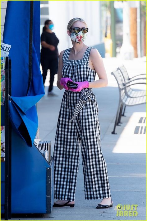 Emma Roberts Street Style, Gingham Overalls, Striped Skirt Outfit, Checkered Jumpsuit, Emma Roberts Style, Kendall And Kylie Collection, Gingham Outfit, Polka Dots Outfit, Statement Outfit