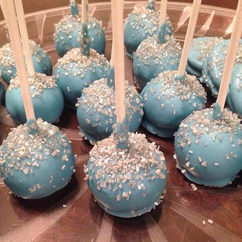 Frozen Cake Pops inspired by Anna & Elsa ❄️ by Meredith's Pop Shop. merespopshop@gmail.com Frozen Birthday Cake Pops, Cake Pops Frozen Theme, Cake Pop Inspiration, Elsa Treats, Frozen Theme Cake Pops, Frozen Cake Pops Ideas, Elsa Desserts, Movie Cake Pops, Elsa Cake Pops