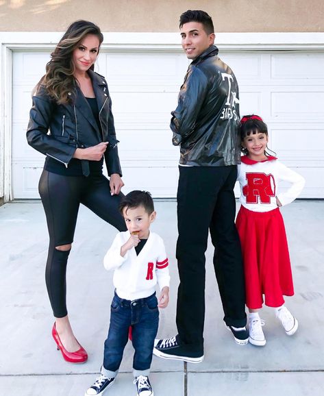 Grease Family Halloween Costumes, Grease Family Costume, Greese Costumes, Grease Halloween Costumes, Grease Outfits, Grease Costume, Grease Costumes, Costumes Kids, Family Costumes