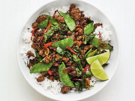 Basil Beef Stir Fry, Weekend Lunches, Basil Beef, Pad Krapow, Jet Tila, Beef Stir Fry Recipes, Weekend Cooking, Yummy Meals, Fried Beef