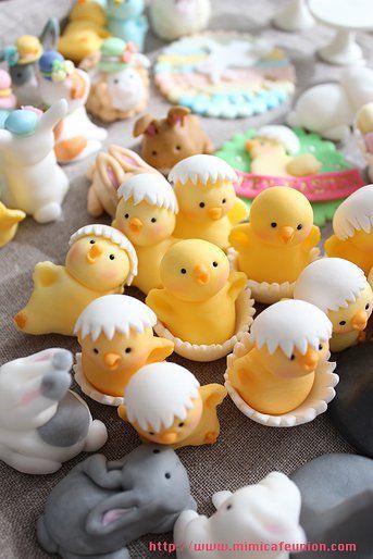 Rubber Duck First Birthday Party Ideas - Partymazing Easter Bunny Cupcakes, Bunny Cupcakes, Fondant Cupcake Toppers, Fondant Animals, Fondant Tutorial, Fondant Decorations, Fondant Cupcakes, Easter Cupcakes, Fondant Toppers