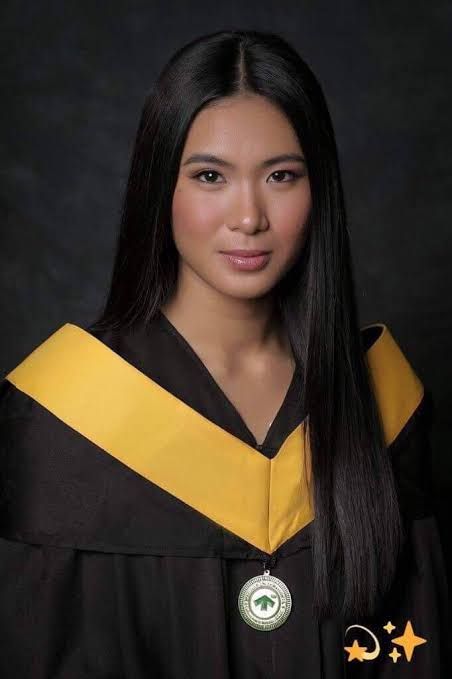 Creative Shot For Graduation Studio, Grad Photos Makeup, Formal Attire Women Id Picture Template, Formal Attire Women Id Picture, Creative Shot For Graduation, Graduation Toga, Formal Attire Women, Modern Filipiniana Gown, Graduation Look