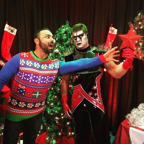 wwe: Is #Stardust trying to ruin @.themilanmiracle #Christmas party? #Smackdown #WWE Cody Rhodes Pfp, Wwe Christmas, Wwe 2k, Wrestling Posters, Wrestling Stars, Cody Rhodes, Wwe Photos, Christmas Aesthetic, Pro Wrestling