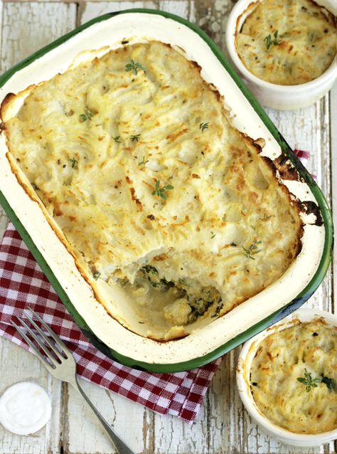 This is the best fish pie ever! Jamie Olivers fantastic fish pie Fish Pie Jamie Oliver, Fish Pie Recipe, Jaime Oliver, Boiled Egg Recipes, Savoury Pies, Cook Fish, Fish Pie, Jamie Oliver Recipes, Oven Dishes