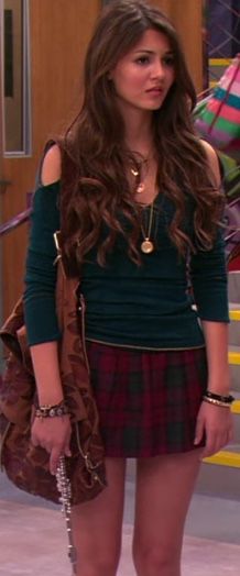 Old Disney Channel Outfits, Alicia Rivera The Clique, Tori Vega Outfits Victorious, South Side Serpents Outfit, Tori Vega Outfits, Disney Channel Outfits, Victorious Aesthetic, Basic Dresses Outfit, Afrodesiac Foods