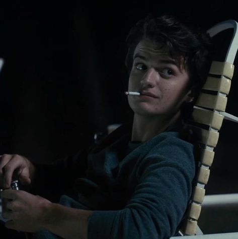 Steve Harrington Season One, Joy Keery, Graphic Widgets, Steve Harrington Pfp, Steve Harrington Season 1, Stranger Things Pfp, Steve Stranger Things, Steve Harrington Stranger Things, Joe Kerry