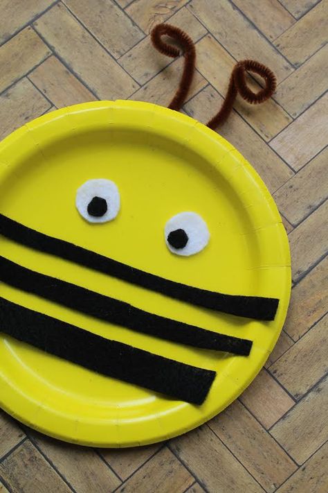 Looking for a fun Bumble Bee Paper Plate Craft to keep your kids buzzing with activity? We have an easy project they'll enjoy! Bee Paper Plate, Spring Activities For Kids, Bumble Bee Craft, Bee Paper, Bee Crafts For Kids, Paper Plate Craft, Insect Crafts, Kids Craft Supplies