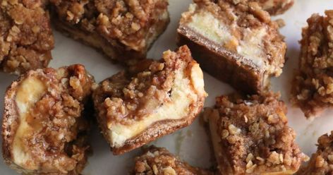 Caramel Apple Sourdough Cheesecake Bars Apple Sourdough, Sourdough Oatmeal, Sourdough Apple, Apple Cheesecake Bars, Pumpkin Cobbler, Chewy Oatmeal Cookies, Easy Bar Recipes, Oatmeal Cream Pies, Homemade Oatmeal