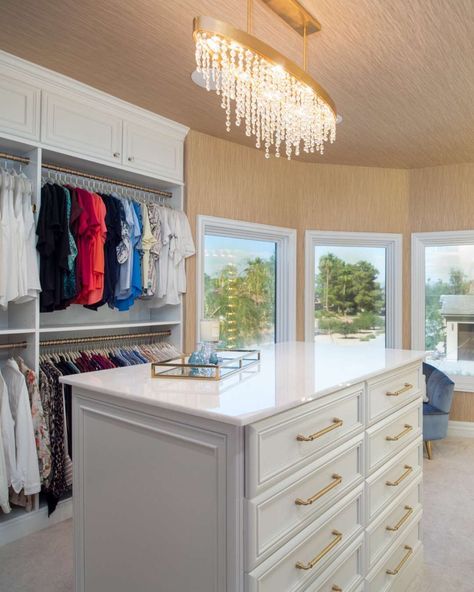 22 Closet Islands That Look Super Luxe Closet Island Ideas, Closet Islands, Closet With Island, Dresser Island, Custom Closet Storage, Small Walk In Closet, House Closet, Closet Island, Dresser In Closet