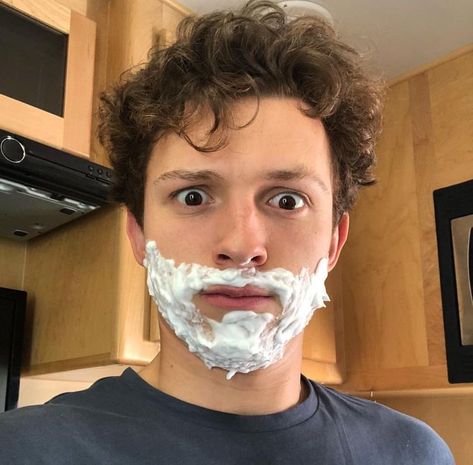 Tom Holland Pfp, Marvel Cast Funny, Peter Parker X Reader, Peter Maximoff, Creepy Images, Scott Lang, Marvel Cast, Tom Holland Peter Parker, Marvel Images