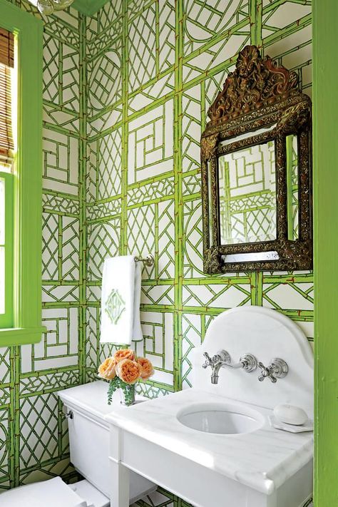 Classic Georgian Style: Green Powder Room Green Powder Room, Sarah Bartholomew, Small Sunroom, Latest Interior Design Trends, Green Bamboo, Latest Interior Design, Georgian Homes, Chinoiserie Chic, Green Bathroom