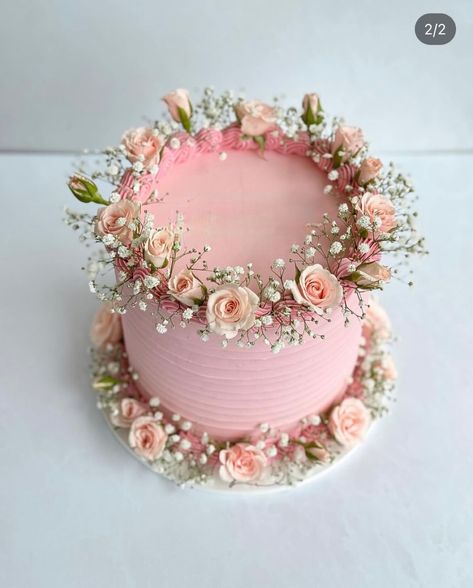 Flower Piping Cake Design, Flower Covered Cake, Floral Themed Cake, Simple Cake With Real Flowers, Two Level Cake, Tulip Cake Design, Birthday Cake With Real Flowers, Elegant Baby Shower Cakes, Cake Design Flowers