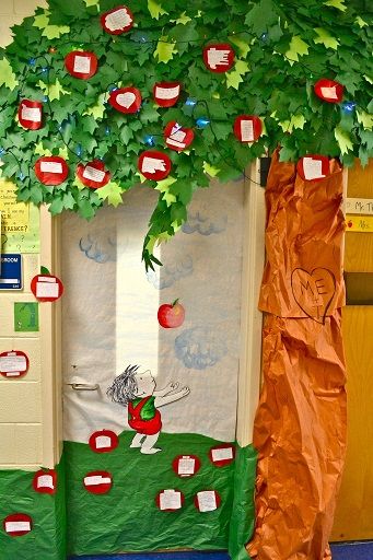 Fall Door Decoration Ideas for the Classroom - Crafty Morning Fall Classroom Door, Class Tree, Halloween Classroom Door, Classroom Welcome, The Giving Tree, School Doors, Teacher Doors, Halloween Classroom, Apple Theme