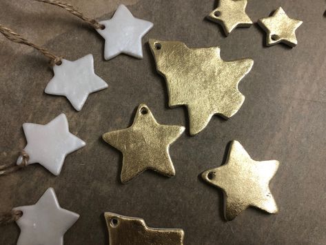 Air Dry Clay Snowflakes, Christmas Airdry Clay Ornaments, Clay Star Garland, Air Dry Clay Star Garland, Air Dry Clay Angels Christmas Ornament, Clay Christmas Decorations, Shell Decorations, Diy Air Dry Clay, Large Decor