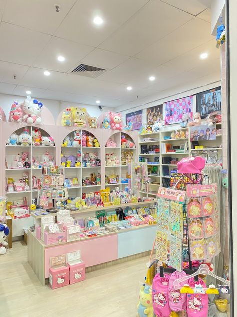 Small Gift Shop Interiors, Small Shop Design, Kids Clothing Store Design, Stationery Store Design, Gift Shop Interiors, Craft Storage Cabinets, Kawaii Store, Stationary Store, Clothing Store Design