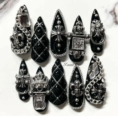 Goth Charm Nails, Romantic Goth Nails, Nail Inspo Grunge, Gothic Nail Art, Punk Nails, Gothic Nails, Goth Nails, Grunge Nails, Really Cute Nails