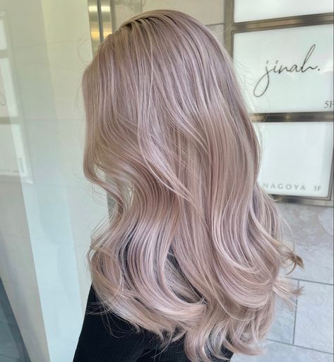 Champagne Pink Blonde Hair, Oyster Blonde Hair, Pastel Blonde Balayage, White Milk Tea Hair Color, White Milk Tea Hair, Pale Hair Color, Pearl Beige Hair, Milk Tea Hair Color Korea, Pink Champagne Hair Color