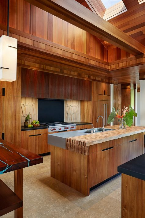 Modern Tropical Kitchen, Tropical Kitchen Design, Wood Countertops Kitchen, Tropical Interiors, Tropical Kitchen, Small Apartment Kitchen, Flat Panel Cabinets, Bright Kitchens, Modern Tropical