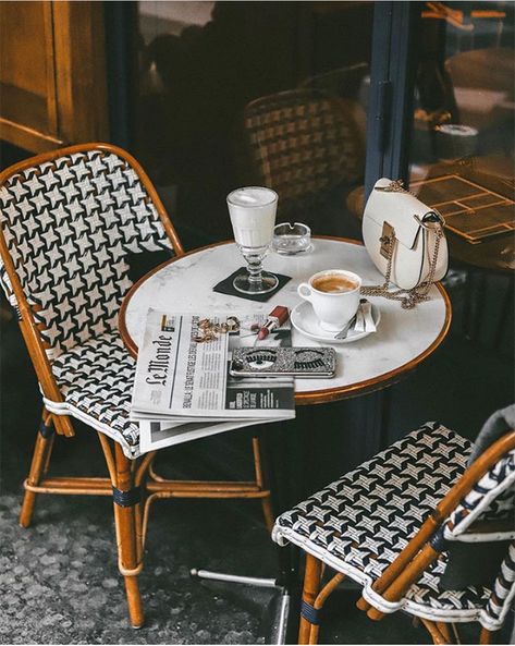 Star Bucks, Timeless Looks, Design Café, Parisian Cafe, French Cafe, Trestle Dining Tables, Paris Cafe, French Bistro, Bistro Chairs