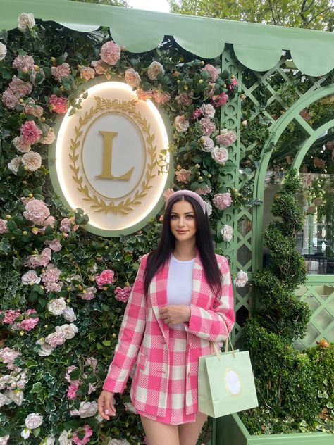 Laduree cafe, outfit for Paris Outfit For Paris, Cafe Outfit, Laduree Paris, Candle Ideas, Successful Life, Paris Aesthetic, Protein Bar, Dessert Shop, Paris Outfits